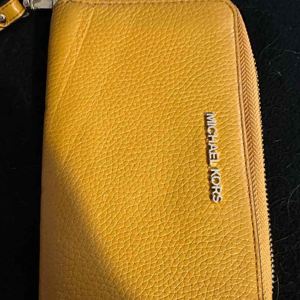 Michael Kors Jet Set Travel Large Flat Multifunction Phone Case Leather Wristlet